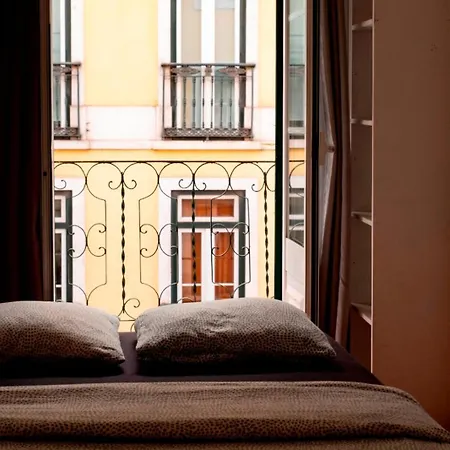 Cozy Private With Patio Apartment