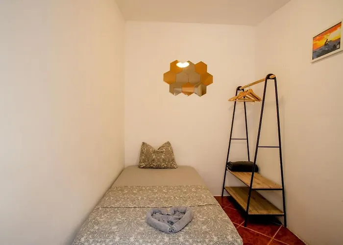 Cozy Private With Patio