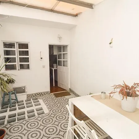 Cozy Private With Patio * Лиссабон